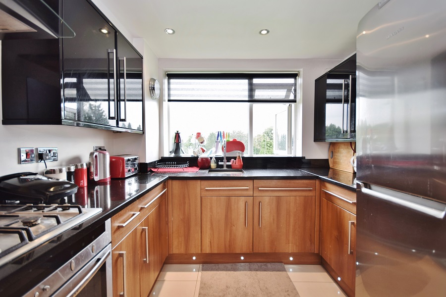 1 Bedroom Apartment for Sale in High Road, Whetstone, North London, N20