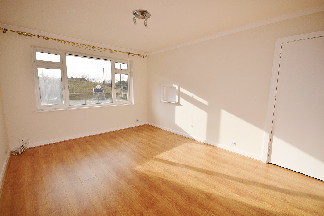 2 Bedroom Flat to Rent in Poets Corner, Hanwell, W7