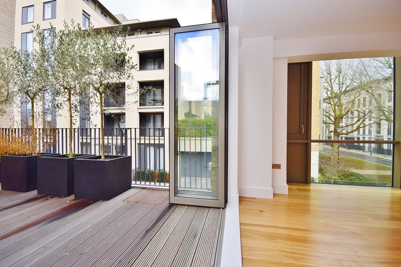 3 Bedroom Town House to Rent in Portobellow Square, Ladbroke Grove , W10