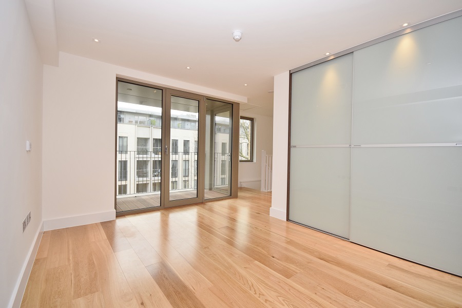 3 Bedroom Town House to Rent in Portobellow Square, Ladbroke Grove , W10