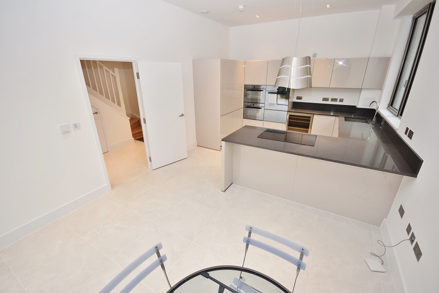 3 Bedroom Town House to Rent in Portobellow Square, Ladbroke Grove , W10