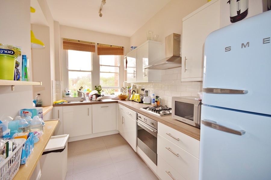 3 Bedroom Flat to Rent in West Hampstead, London, NW6