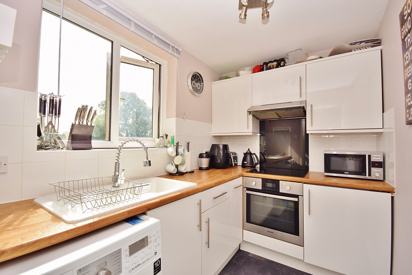 2 Bedroom Apartment for Sale in Baring Road, Grove Park, SE12