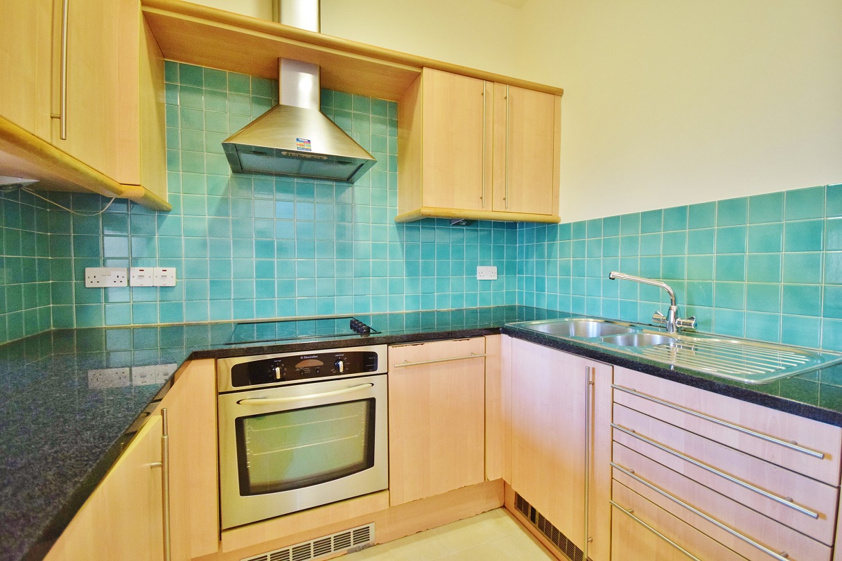 2 Bedroom Flat to Rent in Ealing Common , London , W5