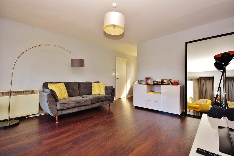 2 Bedroom Apartment for Sale in Baring Road, Grove Park, SE12