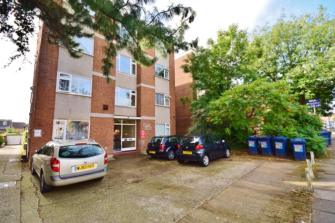 1 Bedroom Apartment for Sale in North Finchley, London, N12