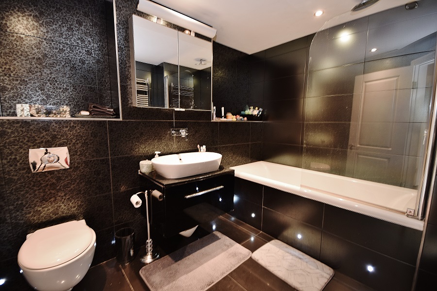 1 Bedroom Apartment for Sale in High Road, Whetstone, North London, N20