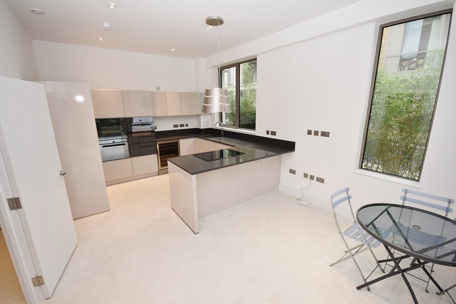 3 Bedroom Town House to Rent in Portobellow Square, Ladbroke Grove , W10