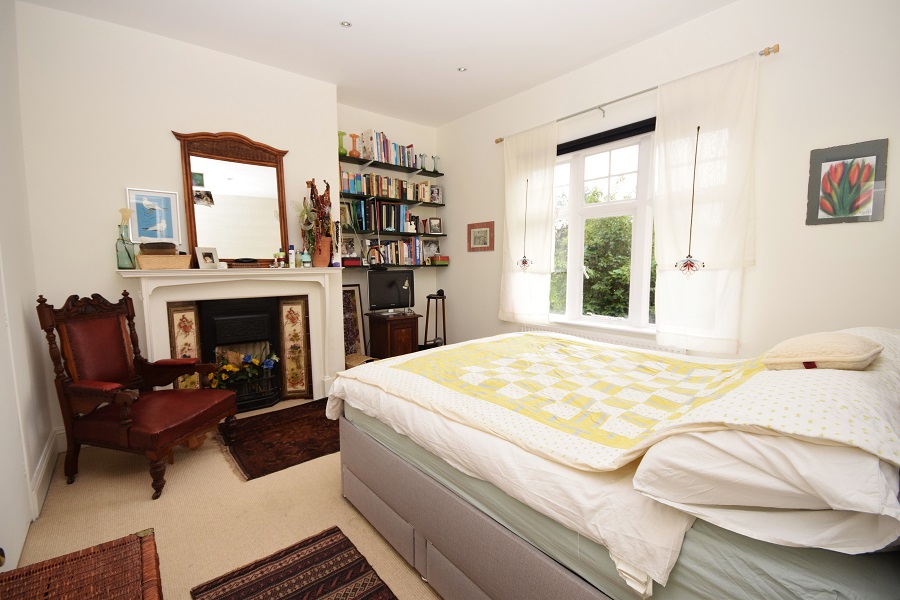 6 Bedroom House for Sale in Acton, London, W3 