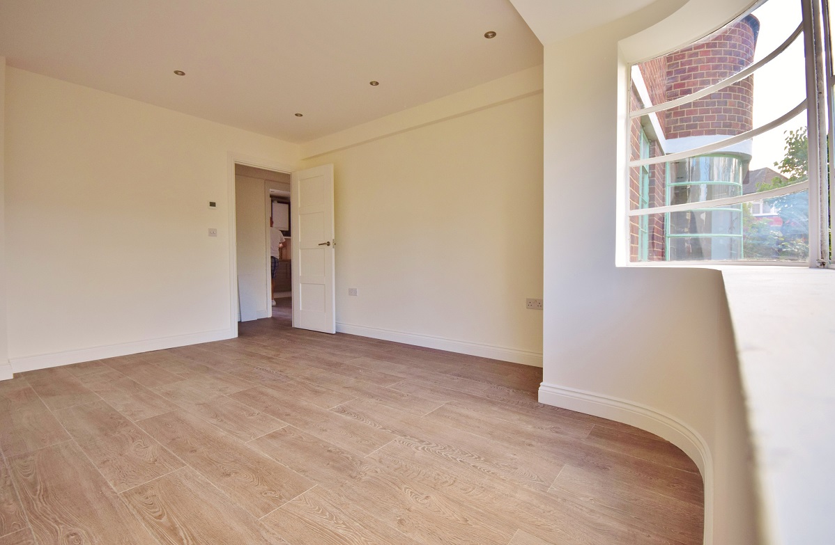 3 Bedroom Apartment to Rent in Oman Avenue, Cricklewood, NW2