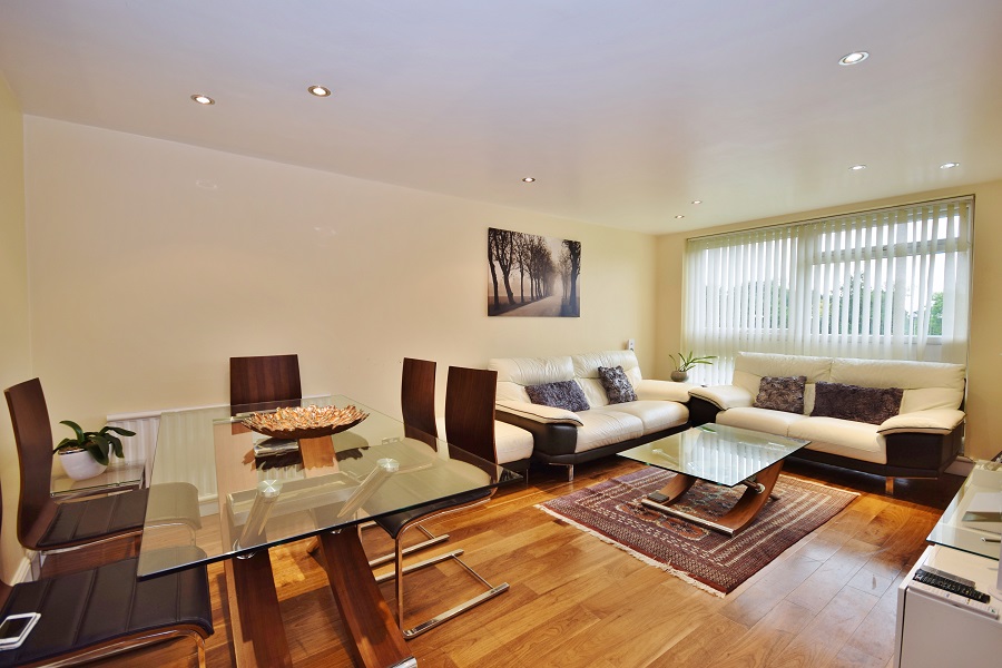 1 bedroom Apartment for Sale in High Road, Whetstone, North London N20
