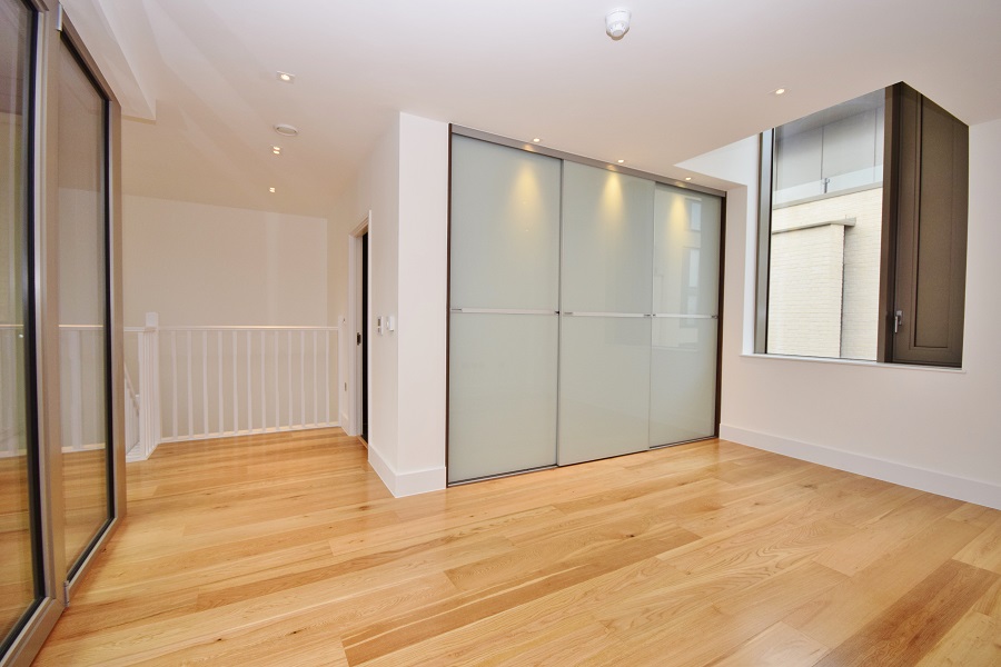 3 Bedroom Town House to Rent in Portobellow Square, Ladbroke Grove , W10