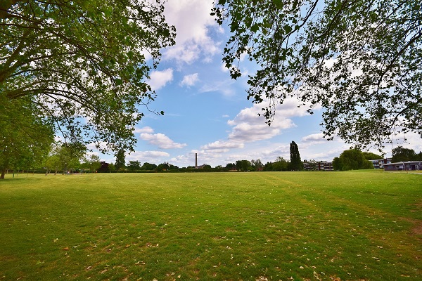 3 Bedroom Apartment to Rent in Oman Avenue, Cricklewood, NW2 