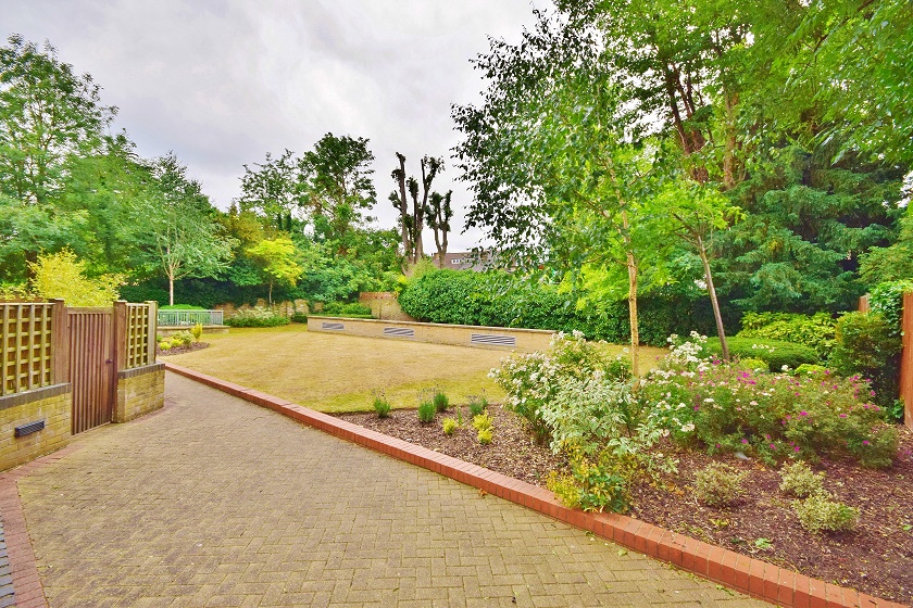 2 Bedroom Apartment for Sale in Ealing Common, London, W5