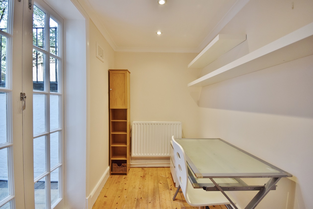 3 Bedroom Flat to Rent in Camden Town, London, NW1