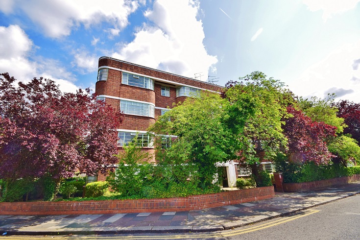 3 bedroom Apartment to Rent in Oman Avenue, Cricklewood NW2 