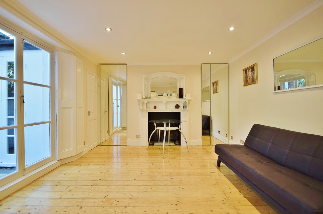 3 Bedroom Flat to Rent in Camden Town, London, NW1