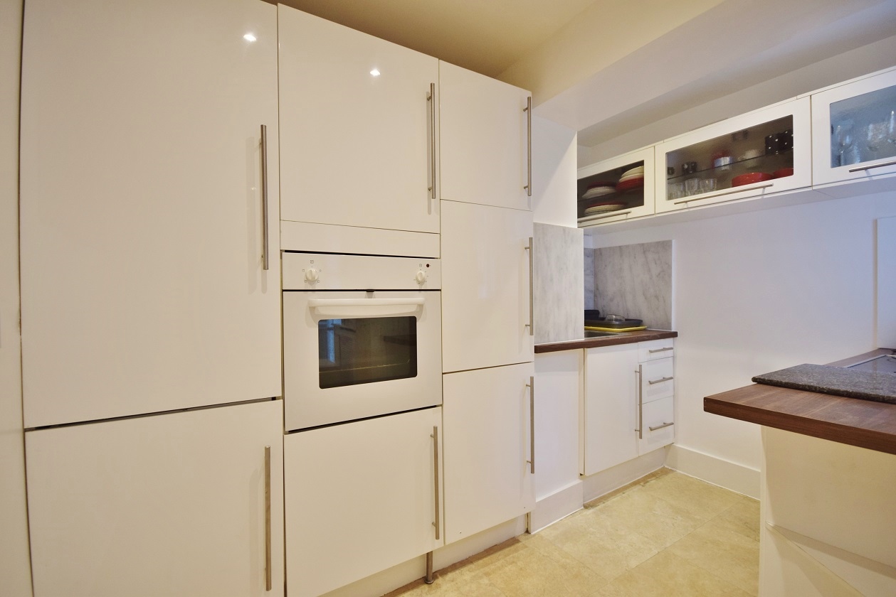 3 Bedroom Flat to Rent in Camden Town, London, NW1 