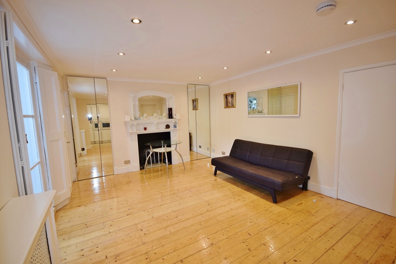 3 Bedroom Flat to Rent in Camden Town, London, NW1