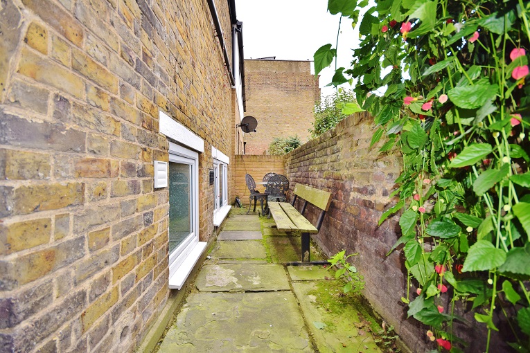 1 Bedroom Flat to Rent in Dalston, London , E8