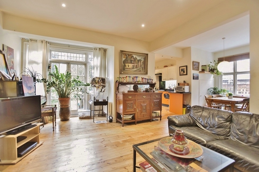 6 Bedroom House for Sale in Acton, London, W3 