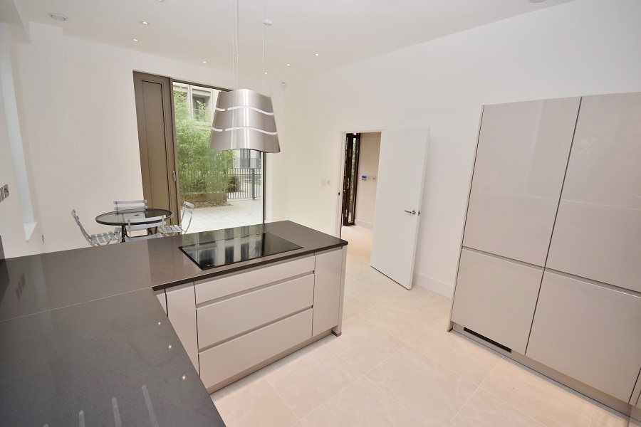 3 Bedroom Town House to Rent in Portobellow Square, Ladbroke Grove , W10