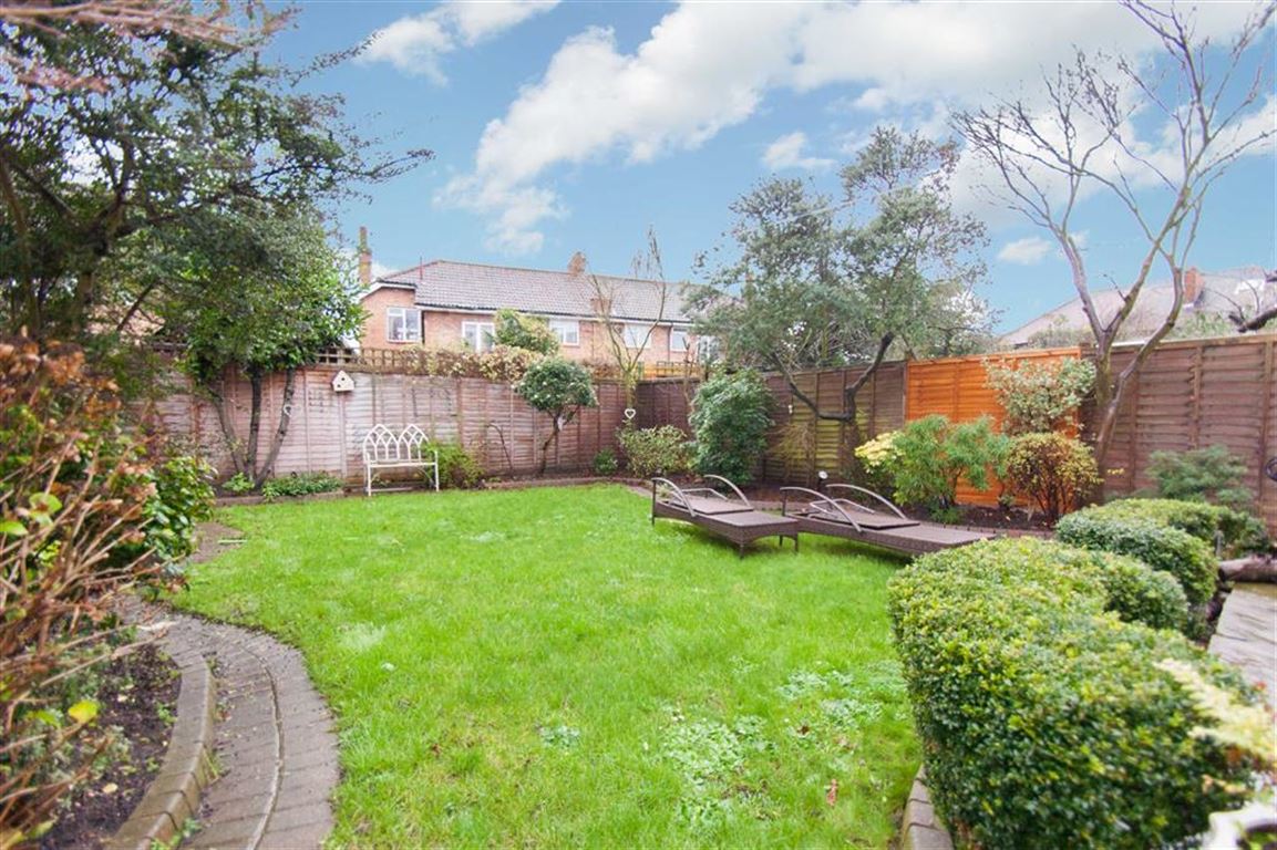 4 Bedroom House for Sale in Acton, London, W3