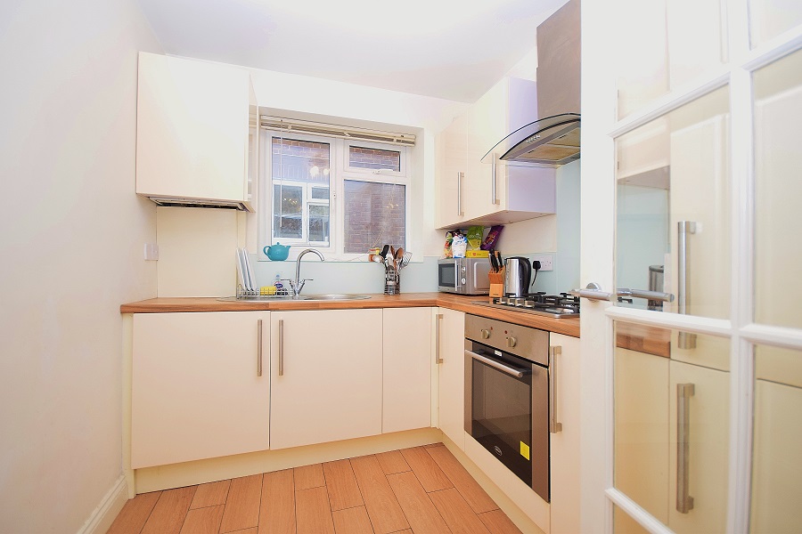 1 Bedroom Apartment for Sale in North Finchley, London, N12