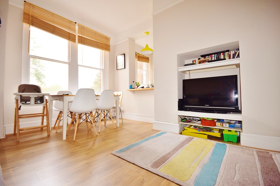 3 Bedroom Flat to Rent in West Hampstead, London, NW6