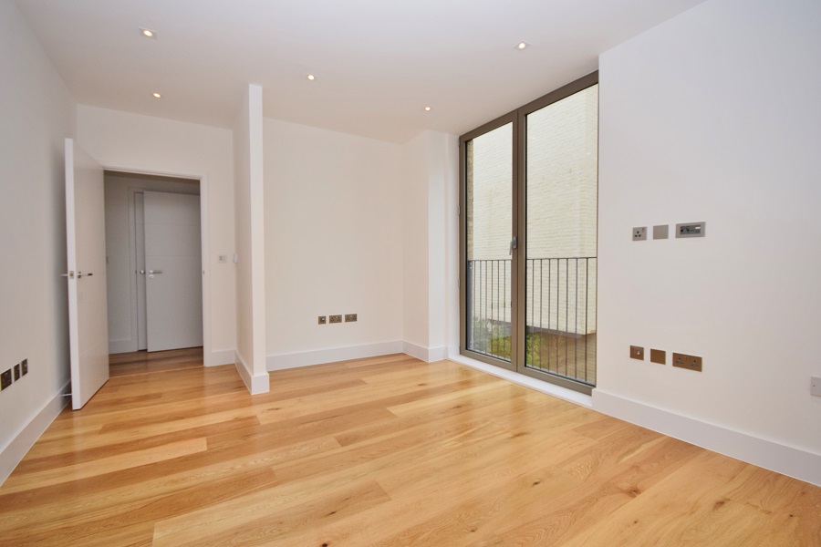3 Bedroom Town House to Rent in Portobellow Square, Ladbroke Grove , W10