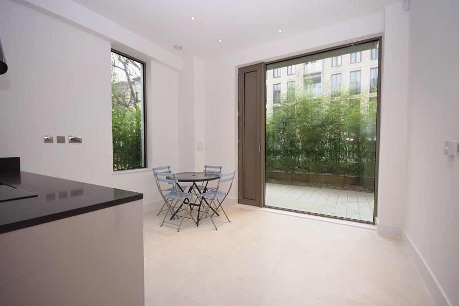 3 Bedroom Town House to Rent in Portobellow Square, Ladbroke Grove , W10