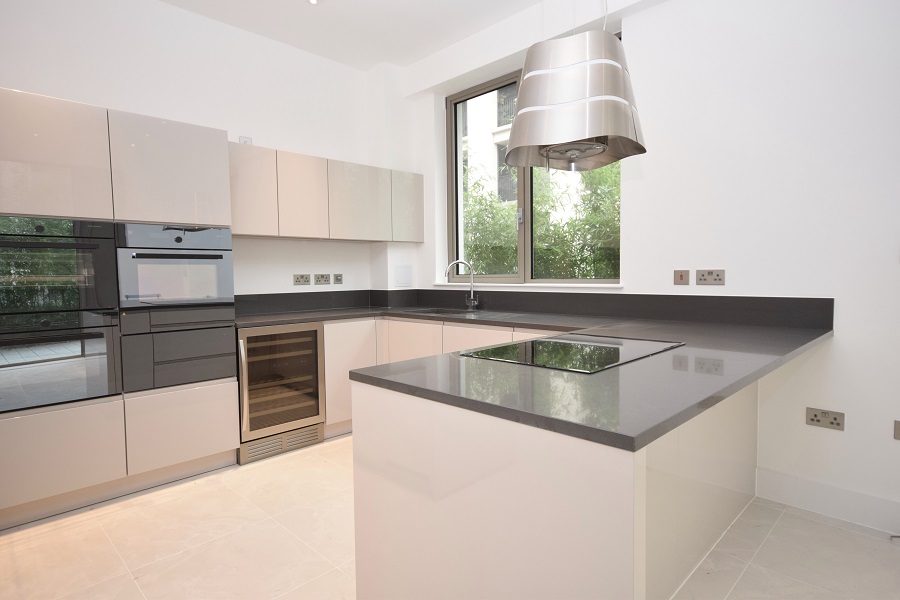 3 Bedroom Town House to Rent in Portobellow Square, Ladbroke Grove , W10