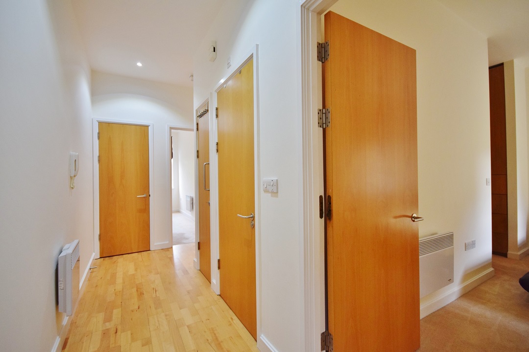 2 Bedroom Apartment to Rent in Ealing Common, London, W5