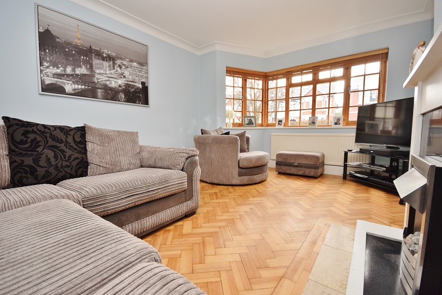 2 bedroom Flat to Rent in Acton, London W3 