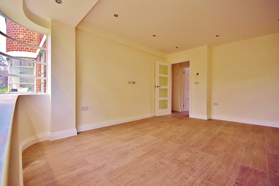 3 Bedroom Apartment to Rent in Oman Avenue, Cricklewood, NW2 