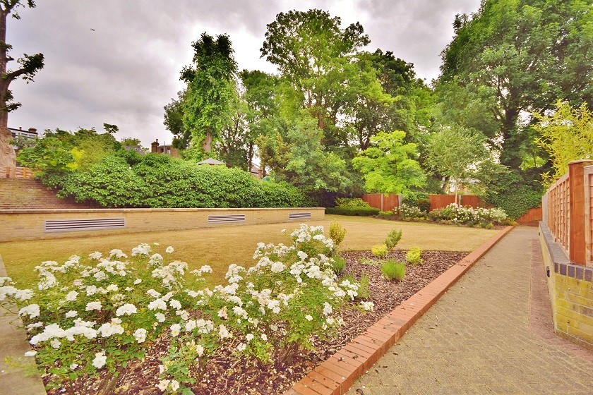 2 Bedroom Flat to Rent in Ealing Common , London , W5