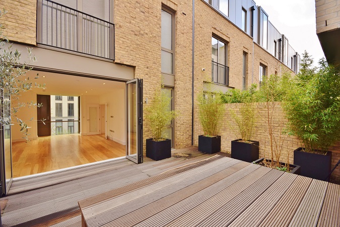 3 Bedroom Town House to Rent in Portobellow Square, Ladbroke Grove , W10