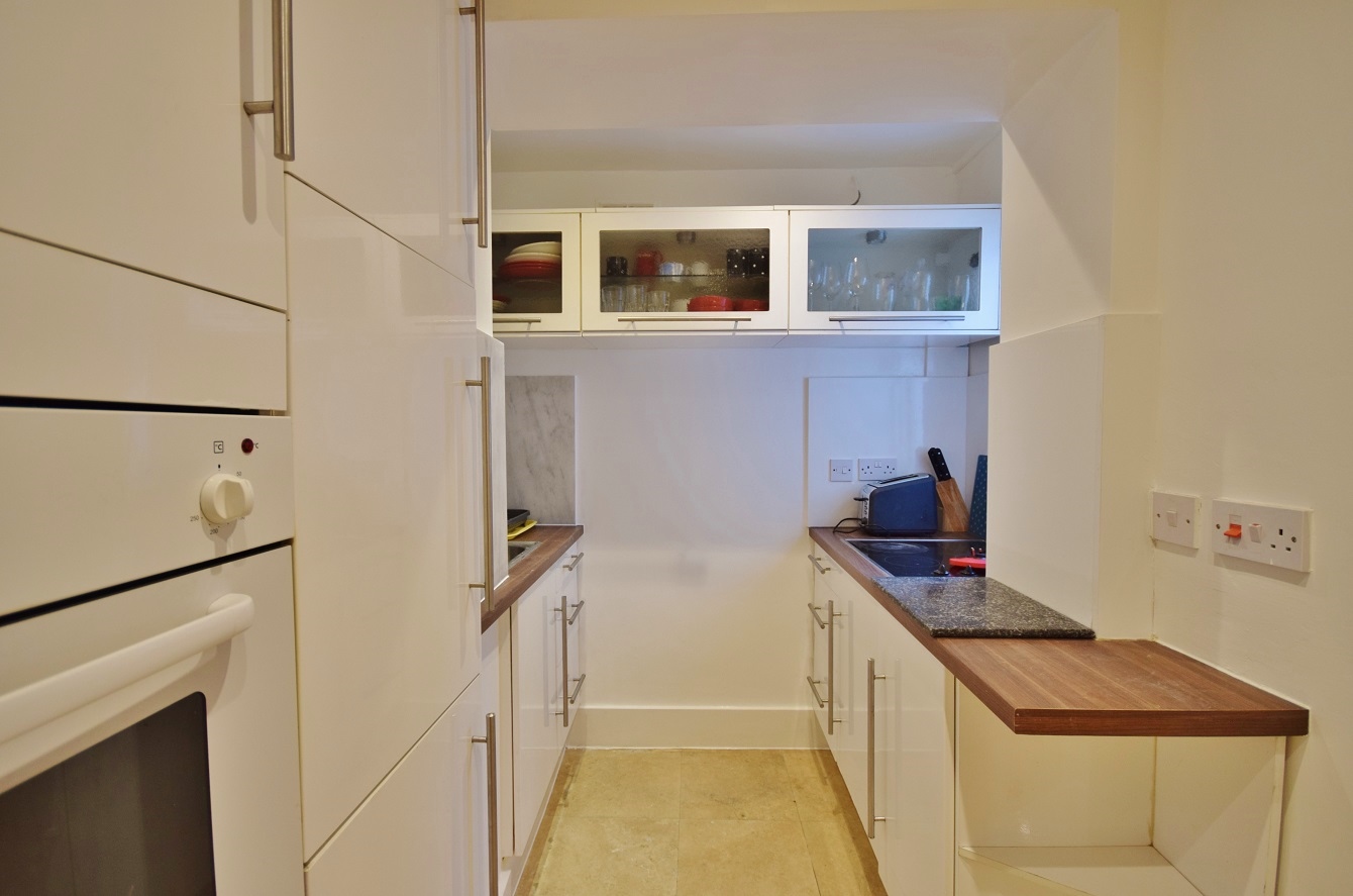 3 Bedroom Flat to Rent in Camden Town, London, NW1 