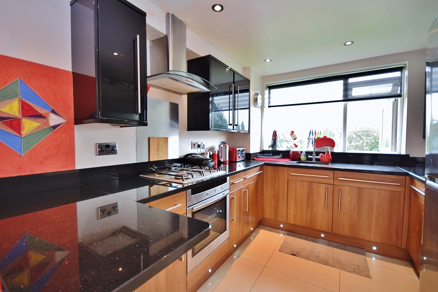 1 Bedroom Apartment for Sale in High Road, Whetstone, North London, N20