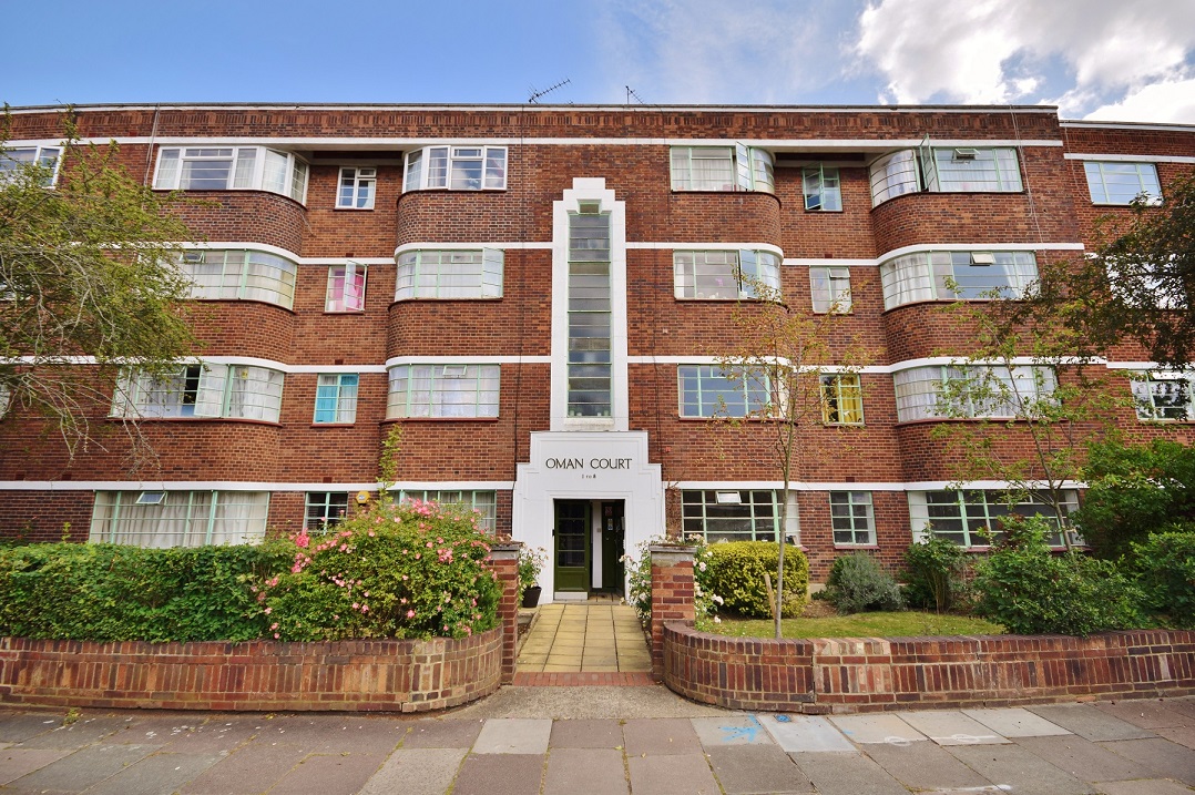 3 Bedroom Apartment to Rent in Oman Avenue, Cricklewood, NW2 