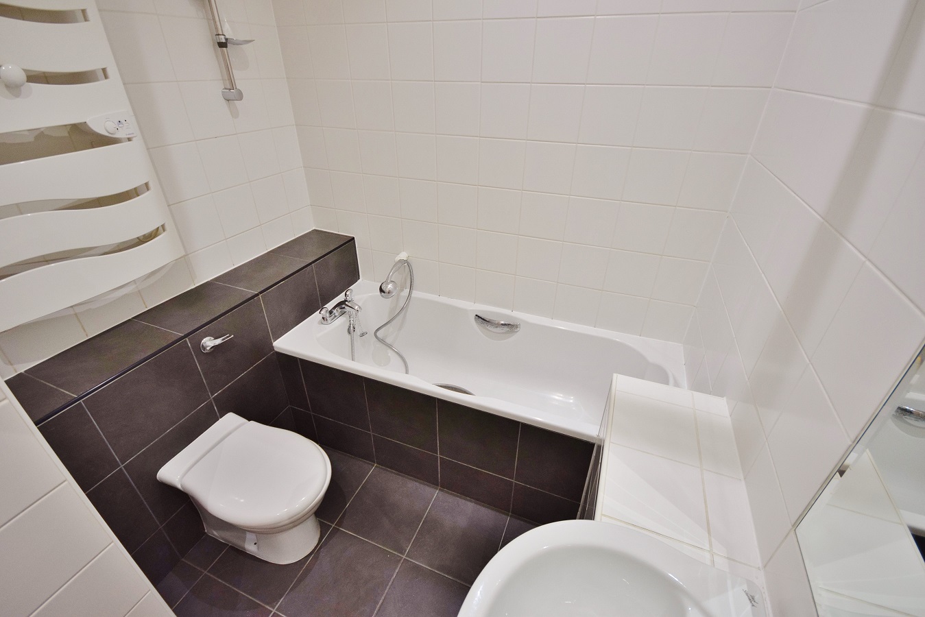 2 Bedroom Flat to Rent in Ealing Common , London , W5