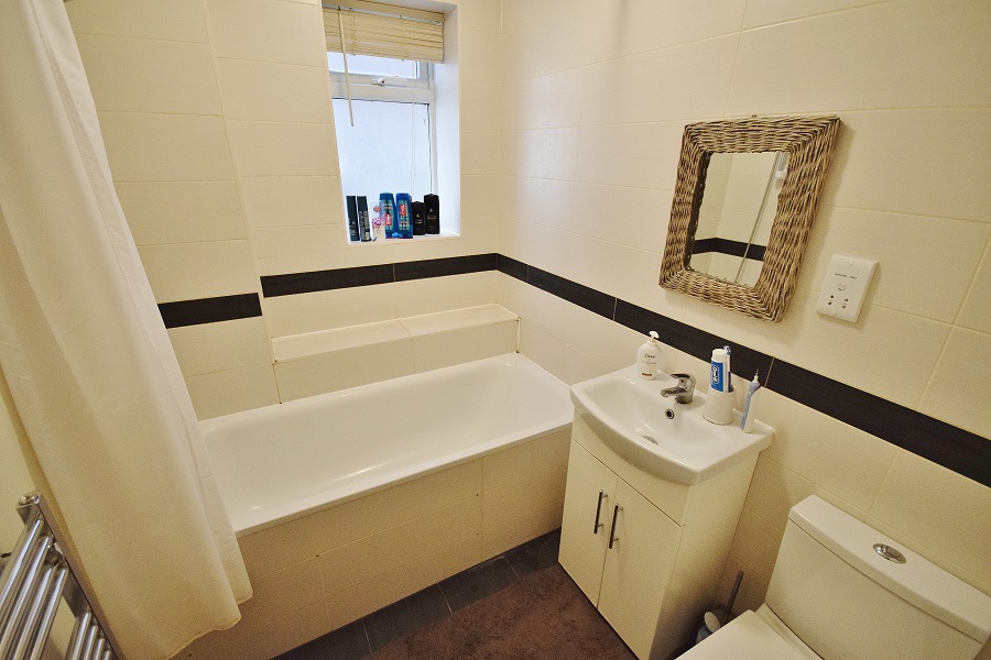 1 Bedroom Apartment for Sale in North Finchley, London, N12