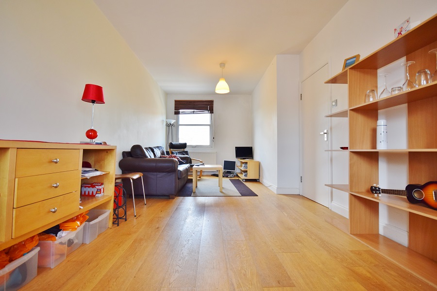 3 Bedroom Maisonette to Rent in Camden, London, N7 