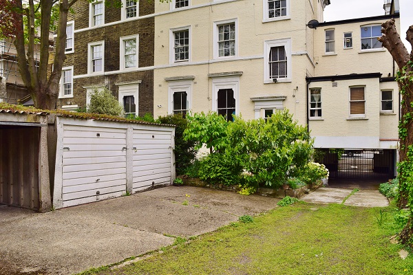 Garage for Sale in Camden Town, London N7 0HR