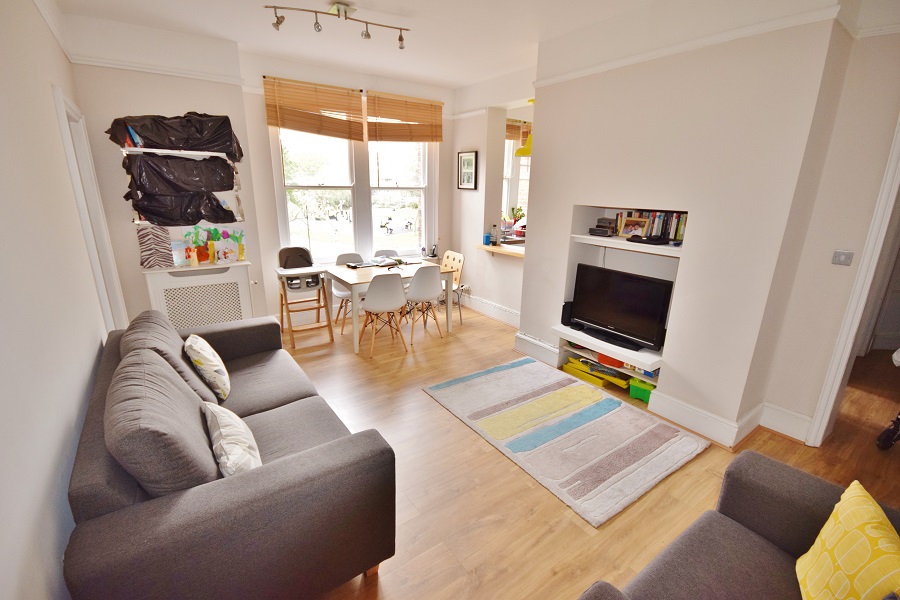 3 Bedroom Flat to Rent in West Hampstead, London, NW6