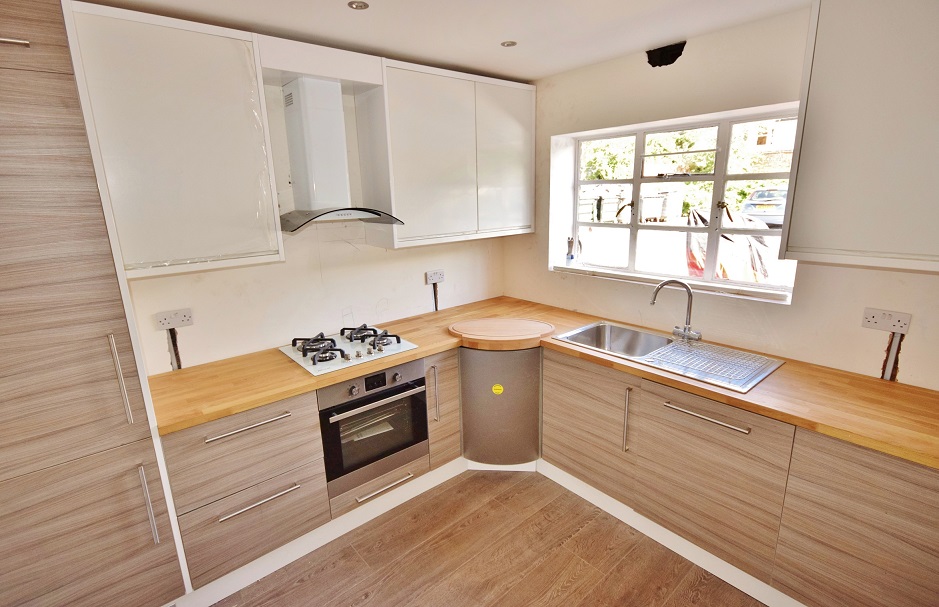 3 Bedroom Apartment to Rent in Oman Avenue, Cricklewood, NW2