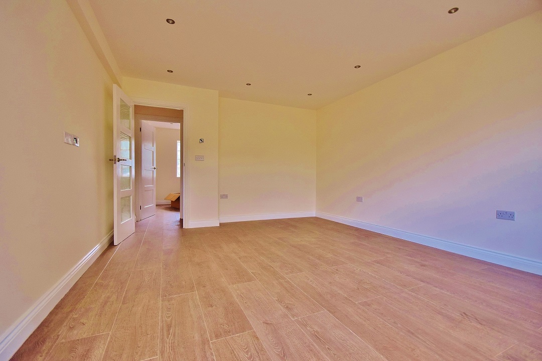 3 Bedroom Apartment to Rent in Oman Avenue, Cricklewood, NW2 