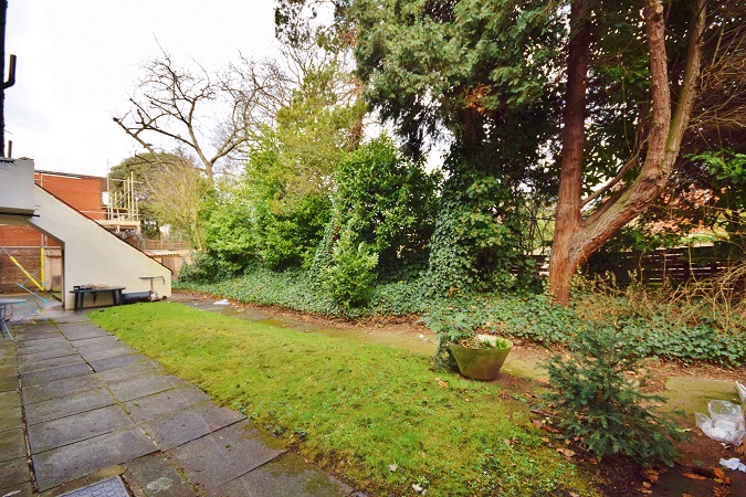 2 Bedroom Flat to Rent in Acton, London, W3