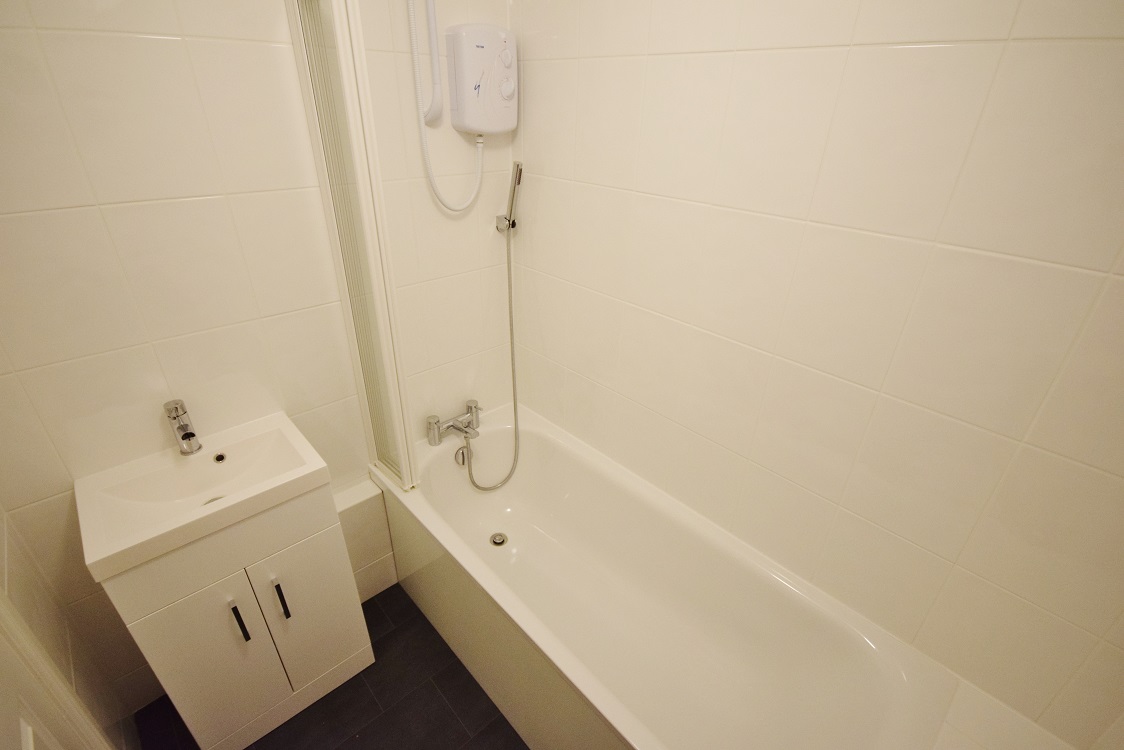 2 Bedroom Flat to Rent in Stanwell, Heathrow, TW19 